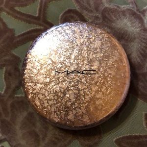 MAC Whisper of Gilt Highlighter